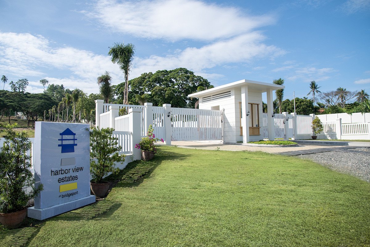 Harbor View Estates entrance (actual photo)