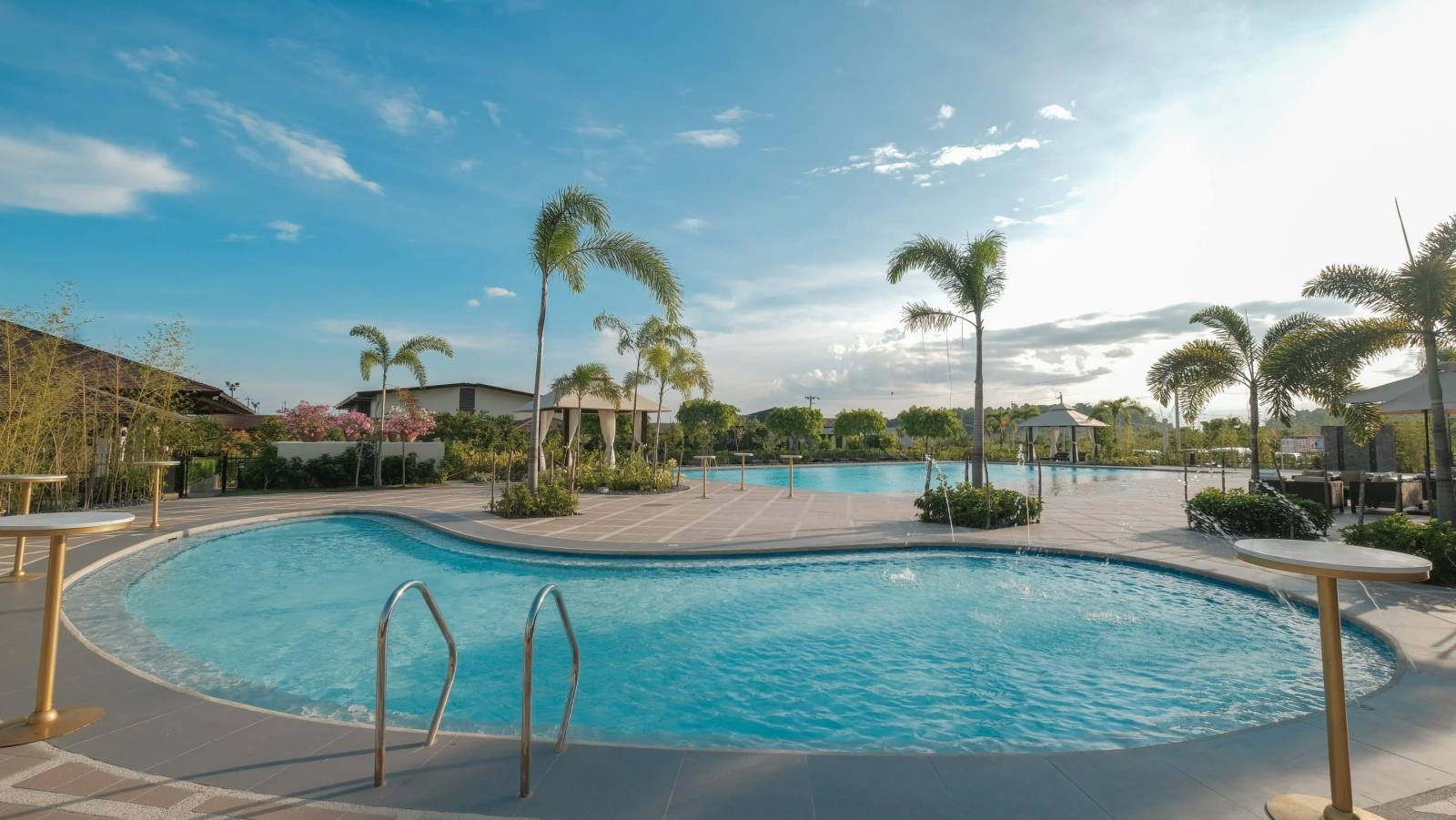 An Open-Lot Community Inside a Complete Township