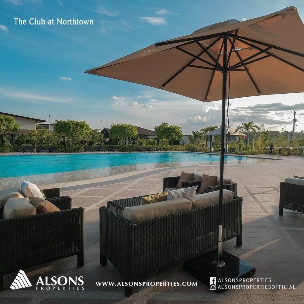 NT Lanai With Pool